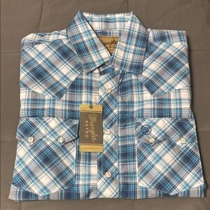 NWT Wrangler Retro modern fit pearl snap shirt. Size medium.